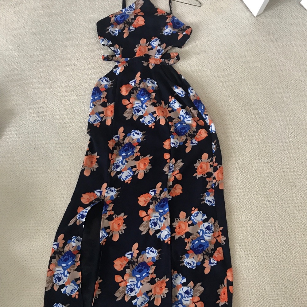 Maxi dress with cutouts